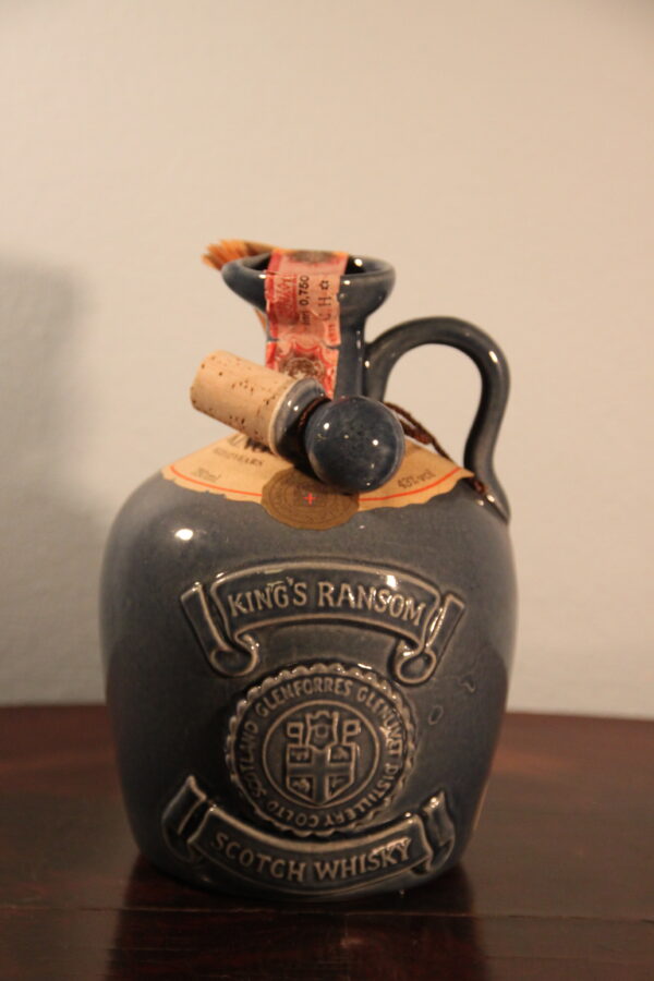 King's Ransom 12 Years old Blue Ceramic Flagon 1970, 75 cl, 43 % Vol. (Whisky), Schottland, Blaue Keramik Flasche / Krug.