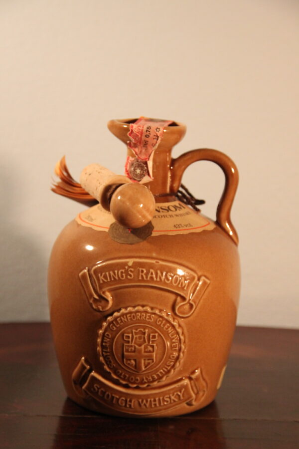 King's Ransom 12 Years Old 'Brown Ceramic Flagon' 1970, 75 cl, 43 % Vol. (Whisky), Schottland, Brown ceramic bottle / jug.