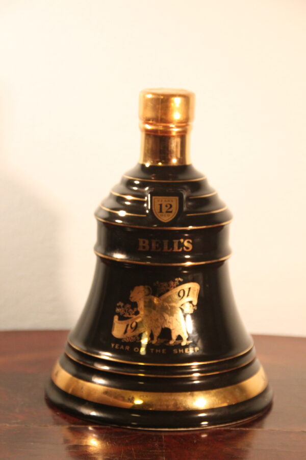 Bells 12 Years Old Year of the Sheep Celebration Decanter 1979/1991, 75 cl, 43 % Vol. (Whisky), Schottland, No box