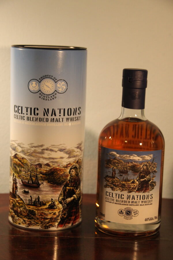 Bruichladdich, Cooley Celtic Nations 'Celtic Blended Malt Whisky' 2006, 70 cl, 46 % Vol., Schottland, Isle of Islay, Celtic Blended Malt Whisky The origin of the whisk(e)ys can be found among the Celts. The Celtic Nations series commemorates the origins and the influence that the Celts from Scotland, Ireland and Wales had with 