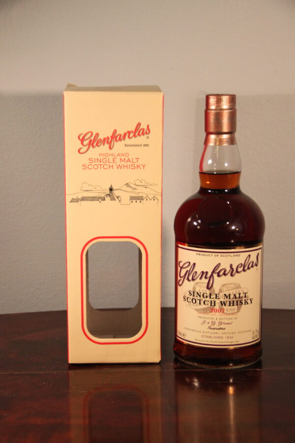 Glenfarclas 9 Years Old Marriage of Casks 2007/2016, 70 cl, 51.1 % Vol. (Whisky), Schottland, Speyside, This 2007 Glenfarclas was bottled exclusively for The Whiskey Exchange and matured in two sherry casks. A subtle and refined sherry whiskey from Glenfarclas with notes of raisins, nutmeg, sherry and fruity chocolate.  Distilled: 2007 Bottled: 2016 Cask numbers: 435 and 456< br>