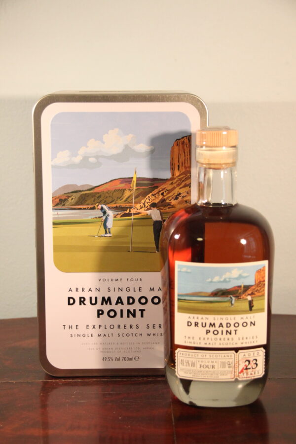 Arran 23 Years Old The Explorers Series - Volume 4 Drumadoon Point 1998/2021, 70 cl, 49.5 % Vol. (Whisky), Schottland, Isle of Arran, The 4th and final release in Arran`s Explorers series. In Drumadoon Point is the Shiskine Golf Club, a unique 12-hole golf course. This particular whiskey matured for 23 years in former Sherry Puncheons casks imported directly from Jerez.