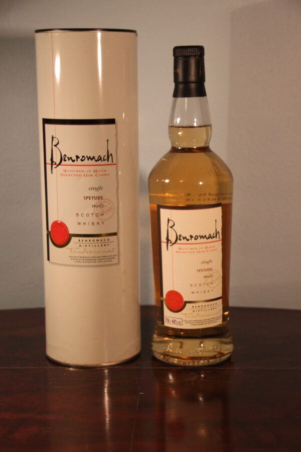 Benromach, Gordon & Macphail 'Traditional', 70 cl, 40 % Vol. (Whisky), Schottland, Speyside, Benromach Traditional was only produced between 2004 and 2014.  Benromach Traditional is distilled with peated, malted barley and the pure spring water from the Romach Hills.