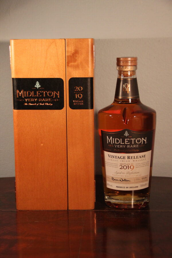 Midleton Very Rare «Vintage Release 2019» Finest Irish Whiskey, 70 cl, 40 % Vol. (Whisky), , serial number 05136