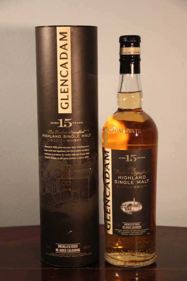 Glencadam 15 Years Old The Rather Dignified, 70 cl, 46 % Vol. (Whisky), Schottland, Highlands, Farbstoff: ohne Farbstoff Kltefiltriert: ohne Kltefiltrierung