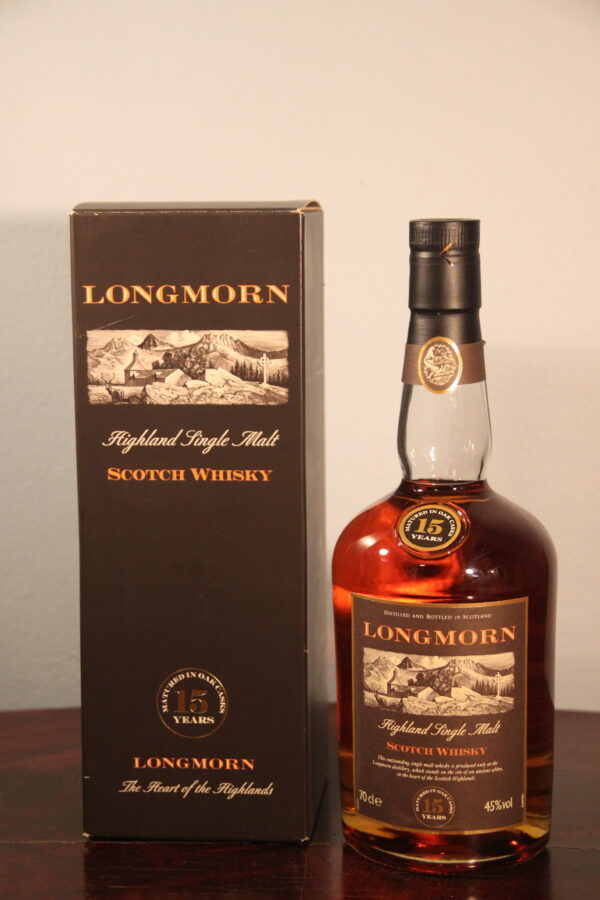 Longmorn 15 Years Old, 70 cl, 45 % Vol. (Whisky), Schottland, Highlands, Longmorn 15 Year Old is a brilliant blend of Speyside whiskey with lots of spice, heather, fruit and some oak and malt. Hard to find, this Longmorn was bottled in 2006 or 2007 (no bottle code known).