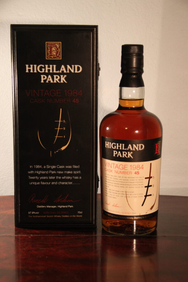 Highland Park 20 Ans Vintage 1984 Cask #45 1984/2004, 70 cl, 57.9 % Vol. (Whisky), Schottland, Orkney, Distill: 1984 Mise en bouteille: 18/05/2004 Numro de ft: 45 Nombre de bouteilles: 528