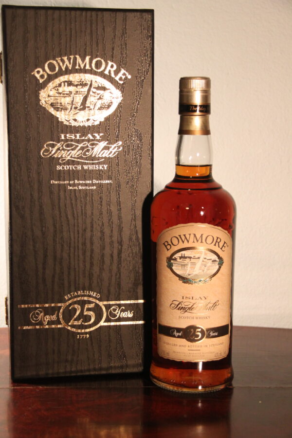 Bowmore 25 Years Old Seagulls 1979/2004, 75 cl, 43 % Vol. (Whisky), Schottland, Isle of Islay, 