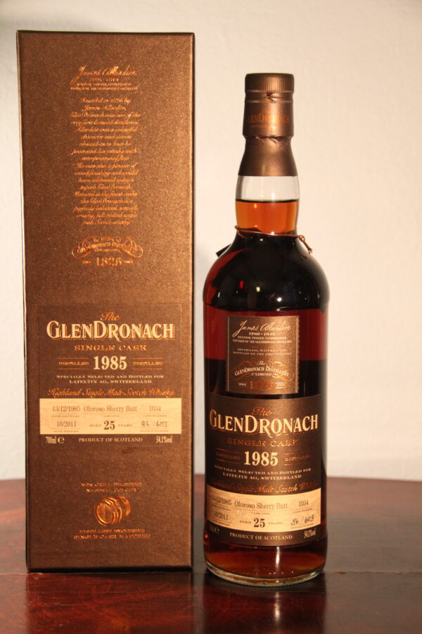 Glendronach 25 Years Old 'Single Cask - Batch 2' 1985/2011, 70 cl, 54.1 % Vol. (Whisky), Schottland, Highlands, This Glendronach was distilled on December 13th, 1985 and then matured for 20 years in  Oloroso Sherry Butt #1034. The bottling took place in October 2011 at a cask strength of 54.1%.   Bottled for: Lateltin Switzerland Barrel number: 1034 Number of bottles: 603