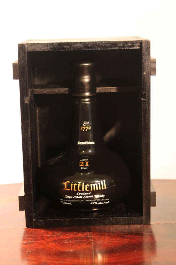 Littlemill 21 Years Old Second Release 2003/2014, 70 cl, 47 % Vol. (Whisky), Schottland, Lowlands, The second release of 21 year old single malt from Littlemill, a Lowland distillery with a long history. It was founded way back in 1772, but unfortunately it closed in the early 1990s and was demolished in the 2000s. A beautiful presentation of whiskey from the closed distillery.  Number of bottles: 4550