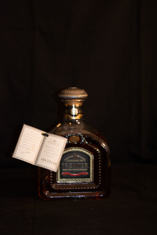 Johnnie Walker «Rare Old Scotch Whisky», 70 cl, 43 % Vol., Schottland, Ein alter, einzigartiger und schwer zu findender Premier Whisky von Johnnie Walker!  Keine Verpackung  Flasche Nummer: BK28640