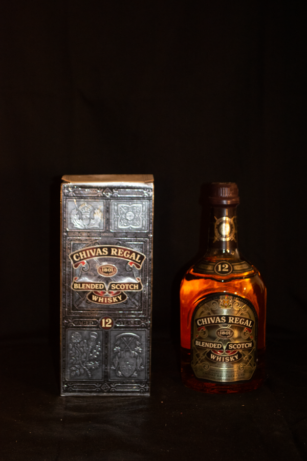 Chivas Regal 12 Year Old Blended Scotch Whisky, 70 cl, 40 % Vol., Schottland, 