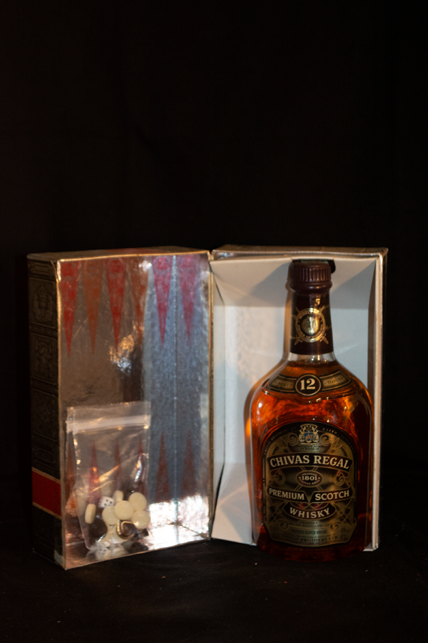 Chivas Regal 12 Year Old Premium Scotch Whisky Backgammon Edition, 70 cl, 40 % Vol., Schottland, backgammon edition