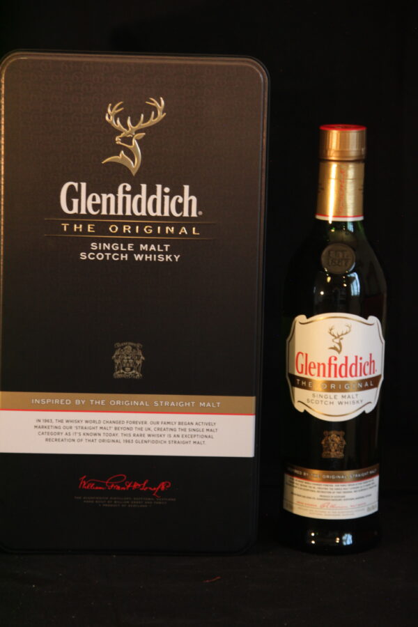 Glenfiddich 'The Original 1963' 2015, 70 cl, 40 % Vol. (Whisky), Schottland, In 1963 the whiskey world changed forever. The William Grant family began actively marketing the straight malt outside of the UK, creating the single malt category as it is known today. This rare whiskey is an exceptional recreation of the original 1963 Glenfiddich Straight Malt.