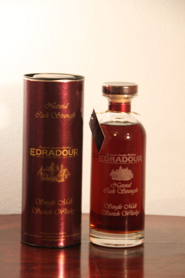 Edradour Sherry Cask Matured Natural Cask Strength 2000, 70 cl, 56.8 % Vol. (Whisky), Schottland, Highlands, The Edradour Vintage 2000 Natural Sherry Natural Cask Strength matures in sherry casks and impresses with its unique bottle design. This special single cask from Edradour is a real sherry bomb. You can see that from the brutally dark colour.  Distilled: 2000 Bottled: 2014 Cask number: 2003  Limited to 705 bottles worldwide.   Nose: Fruity, nutty. Flavour: Gentle, soft, sherry, nuts. Finish: Long-lasting.