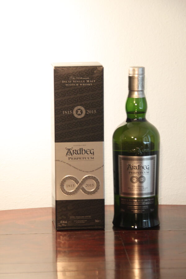 Ardbeg PERPETUUM Limited Edition 2015 Single Malt Whisky, 70 cl, 47.4 % Vol., Schottland, Isle of Islay, This bottling was brought out in 2015 to celebrate Ardbeg`s 200th anniversary.