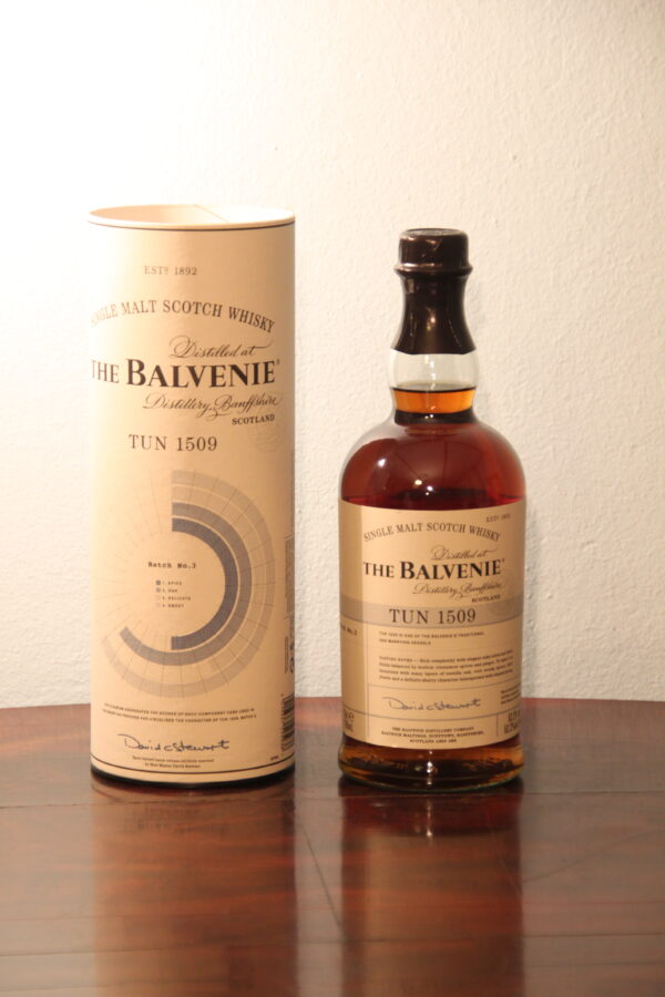 Balvenie TUN 1509 Batch No. 3 2016, 70 cl, 52.2 % Vol. (Whisky), Schottland, Speyside, Die 3. Edition der Tun 1509 Serie setzte sich aus folgenden Fssern zusammen: 12 Sherry Butts, 11 American Oak Hogsheads und 8 Refill American Oak Butts.  Anzahl Flaschen: 8850