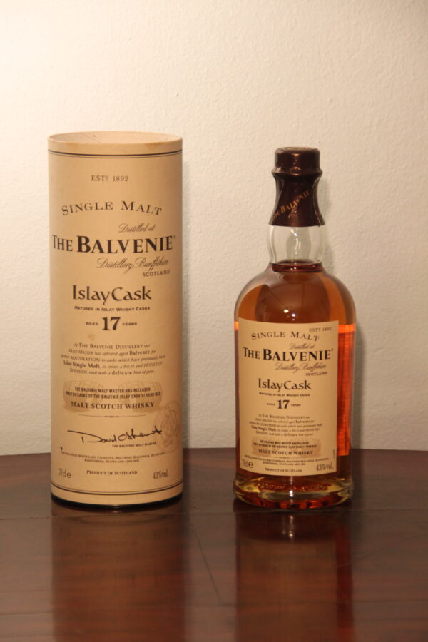 Balvenie 17 Year Old 'Islay Cask' 2003, 70 cl, 43 % Vol. (Whisky), Schottland, Speyside, This is a fairly rare bottle from Balvenie`s 17 year old Islay cask!  This whiskey is aged for 17 years and then transferred to casks that previously held Isle of Islay whiskey for six months. This finishing period gives the classic honeyed Balvenie whiskey a tasty peat note.  Aging: 17 years in oak barrels Finish: 6 months in Isle of Islay barrels