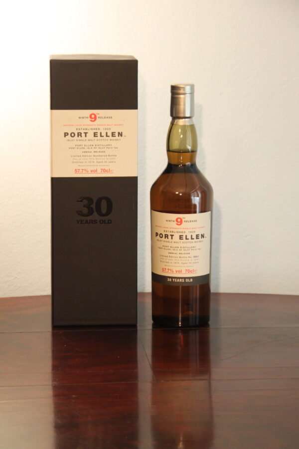 Port Ellen 30 Years Old '9th Release' 1979/2009, 70 cl, 57.7 % Vol. (Whisky), Schottland, Isle of Islay, limited edition  Distilled: 1979 Bottled: 2009  Number of bottles: 5916