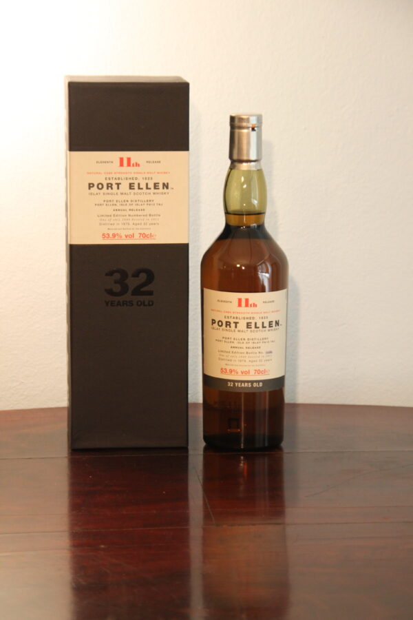 Port Ellen 32 ans  11e sortie  1978/2011, 70 cl, 53.9 % Vol. (Whisky), Schottland, Isle of Islay, dition limite  Distill: 1979 Mise en bouteille: 2011  Nombre de bouteilles: 2988