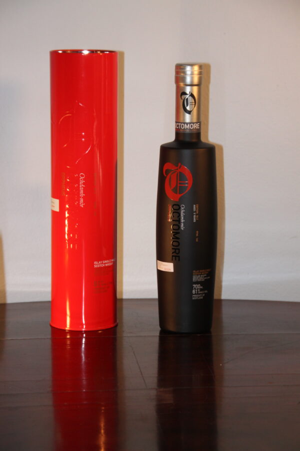 Bruichladdich Octomore Edition 2.2 Orpheus 2004/2009, 70 cl, 61 % Vol. (Whisky), Schottland, Isle of Islay, Distilled: 2004 Bottled: 2009 Number of bottles: 15000 Launch Edition n: 02229