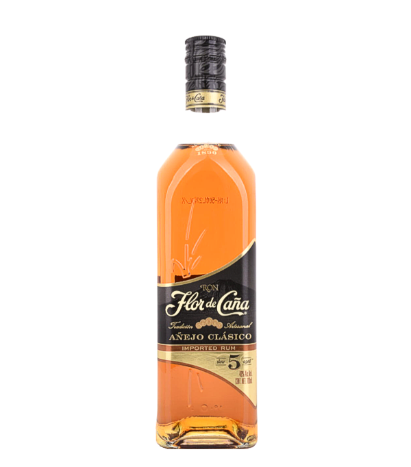 Flor de Caña 5 Years Old AÑEJO CLÁSICO Rum, 70 cl, 40 % Vol., , Flor de Caña darf mit Erlaubnis der strengen US Regierungsbehörde die Bezeichung SLOW AGED (langsam gealtert) tragen.   SLOW AGED umschreibt den natürlichen, nicht beschleunigten Reifeprozess im Eichenholzfass. Diese Auszeichnung steht für höchste Qualität. Flor de Caña ist die einzige Rum-Marke, die diese Auszeichnung trägt.  Dieser mit vollem Körper ausgestattete Premium Rum der Compania Licorera de Nicaragua lagerte bis zu 5 Jahren in Eichenfässern und ist ausgesprochen weich und von mahagony