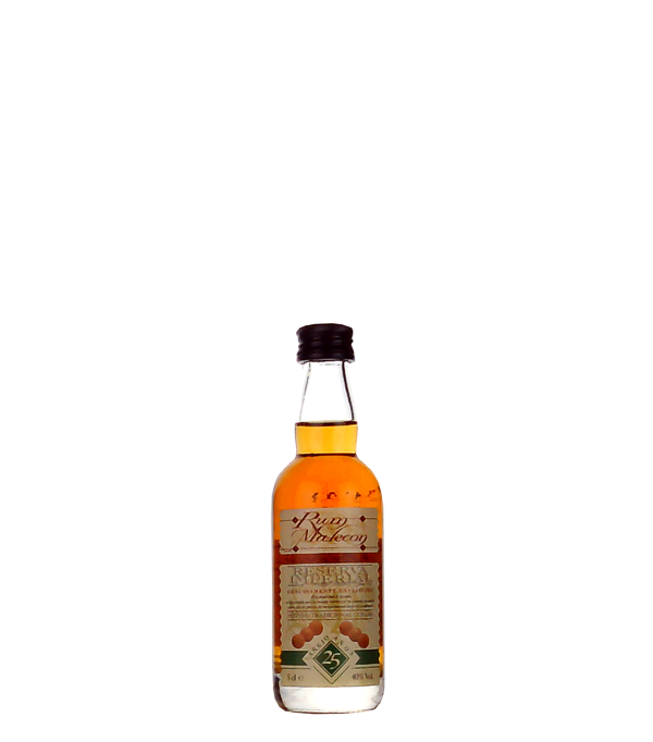 Rum Malecon Añejo 25 Años Reserva Imperial  Sampler, 5 cl, 40 % Vol., , Rum Malecon hat es sich zur Aufgabe gemacht, einen gleichbleibenden hochwertigen Premium Rum mit ausgeprägten Geschmack zu kreieren. Die Premium Range beinhaltet einen 10, 12, 15, 18, 21 und 25-jährigen Rum, wobei durch das Blending sorgfältig ausgewählte Rums, mit jeweils einem einzigartigen Geschmack, so miteinander kombiniert werden, damit das Endprodukt die Summer seiner Teile, überragt. Dunkler Premium-Rum von der Destillerie Carribean Spirits Panama. Nach kubanischer Tradition hergestellt,
