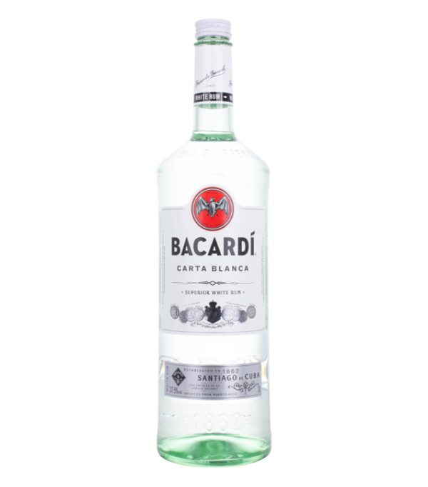 Bacardi Ron Carta Blanca Superior, 3 Liter, 37.5 % Vol. (Rum), , Für den grossen Gluscht in der 3 Liter Flasche.  Der Klassiker unter den Rums steht seit 1862 für echte latino-karibische Lebensfreude und gilt als Basis für die berühmtesten Cocktails und Longdrinks der Welt. Herstellung nach der Originalrezeptur des Gründers Don Facundo Bacardi (Gründung: 1862)  In einem aufwändigen Produktionsverfahren wird Bacardi Carta Blanca 4-fach destilliert und insgesamt 5 mal durch Holzkohle gefiltert und danach bis zur vollen Reife mindestens 1 Jahr in amerikanischen 