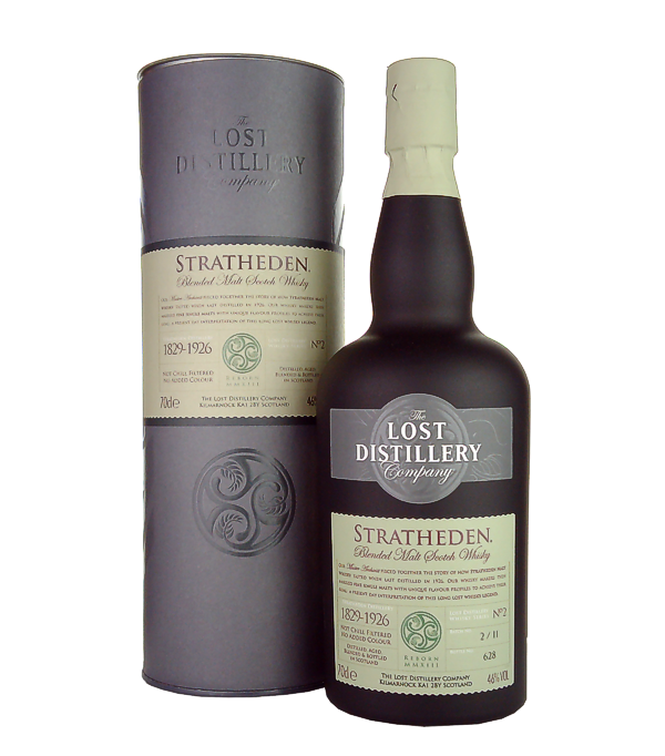 The Lost Distillery Company STRATHEDEN Deluxe Series No.2 Blended Malt Scotch Whisky, 70 cl, 46 % Vol., Schottland, Lowlands, Stratheden Deluxe Series No. 2 est un mlange de malt aux notes sucres (caramel et gteau aux fruits) qui voluent vers des saveurs plus intenses d`iode et d`pices. La distillerie Stratheden a t fonde en 1829 par Alexander Bonthrone dans les Lowlands prs de Fife. Aprs la rcession et la Prohibition, elle ferma finalement ses portes en 1926.  The Lost Distillery Company s`est donn pour mission de reproduire les styles des single malts cossais produits lors des nombreuses fermetures de di