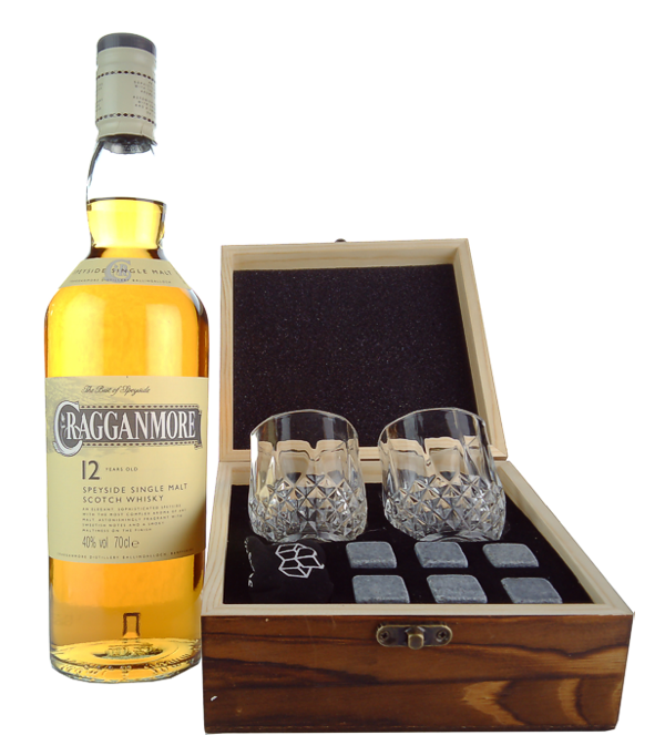 Cragganmore 12 Years Single Malt Whiskey & Whiskey Gift Set, 70 cl, 40 % Vol., Schottland, Speyside, Cragganmore 12 Years Old Speyside Single Malt Whiskey & Gift Set with Glasses and Whiskey Stones  <strong>OKEETEE wooden box gift set:</strong> ...with whiskey glasses and granite whiskey stones .  1 x wooden box 155 x 155 x 75 mm (L x W x H) 1 x bag for storing the stones in the freezer 2 x glasses 53 mm x 65 mm  6 x granite whiskey stones 20 x 20 x 20 mm   <strong>Cragganmore 12 Years Old Single Malt:</strong> ... matures 12 years in oak barrels to preserve its extremely complex, rich and com