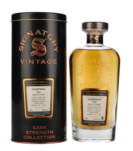 Signatory Vintage, CALEDONIAN 31 Years Old 'Cask Strength Collection' 1987, 70 cl, 50.2 % Vol. (Whisky), Schottland, Lowlands,   Part of Signatory Vintage`s Cask Strength Collection, this whiskey has been aged for 31 years in the Refill Hogshead. Distilled: March 24, 1987 Bottled: May 07, 2018 Cask number: 18504 Limited to 249 bottles worldwide.    Nose: Fresh fruit, nuts, biscuit, mocha, coffee. Flavour: Fresh and fruity notes, chocolate, nuts, coffee. Finish: Long lasting .