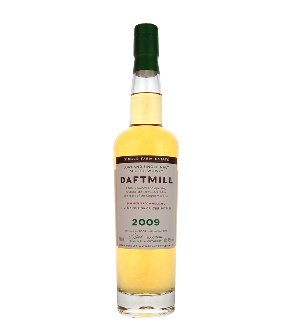 Daftmill 2009/2020 Summer Release 11 ans Single Malt Whisky, 70 cl, 46 % Vol., Schottland, Lowlands, Daftmill est une distillerie agricole dtenue et exploite par la famille Cuthbert. La distillerie n`est oprationnelle que pendant les priodes calmes de la ferme au milieu de l`t et de l`hiver, ne distillant que quelques fts par an. Quand Francis Cuthbert fait pas distiller, puis il s`occupe du domaine et cultive l`orge de brasserie  partir de laquelle ce whisky Lowland est fabriqu. Il a ensuite t stock  la ferme pour tre malt  Alloa  l`t 2007. deux semaines d`aot 2009. Il s`ag