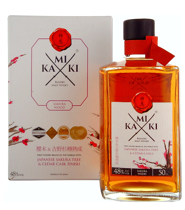 KAMIKI Blended Malt Whisky SAKURA & CEDAR Cask Finish, 50 cl, 48 % Vol., , Dieser Blended Malt Whisky kommt aus dem stark spirituell geprägtem Land Japan. Mit diesem Whisky feiern die Hersteller die japanische Tradition und Handwerkskunst.  Der Name setzt sich aus 'KAMI' und 'IKI' zusammen was 'GOTT' und  'ATEM' bedeutet.  Die Kamiki Sakura Abfüllung ist die erste Abfüllung weltweit die in Fässern aus Kirschblüten- und Zedernholz gefinisht wird. Als wäre das nicht schon besonders genug, ist er auch noch der erste Whisky mit einem Triple Cask Finish: Eiche, Zedernholz, 
