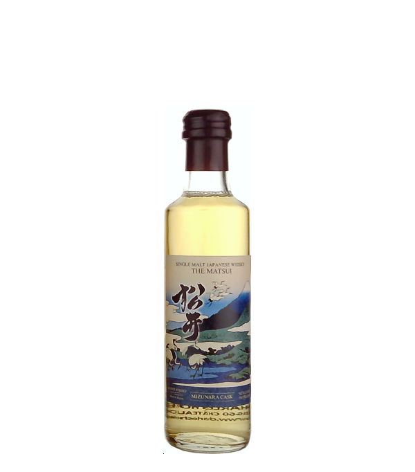 Whisky Matsui THE MATSUI Single Malt Whisky Japonais MIZUNARA CASK Sampler, 20 cl, 48 % Vol., , Matsui Whisky est un whisky japonais qui est produit dans la distillerie Kurayoshi, fonde en 1910. Sur la bouteille du Mizunara Single Malt Whisky, vous pouvez voir le mont Fuji et les grues du Japon. Ce whisky n`est pas seulement convaincant  l`extrieur, mais aussi  l`intrieur. Le got, qui se dveloppe grce au stockage dans des fts de Mizunara (bois de chne), reflte  merveille l`Orient japonais.   Couleur: Or brillant. Nez: pic, vanille. Saveur: Oriental, pic, bois, caramel. 