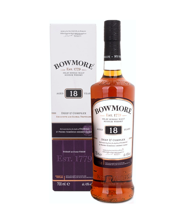 Bowmore 18 Years Old DEEP & COMPLEX Travel Exclusive, 70 cl, 43 % Vol. (Whisky), Schottland, Isle of Islay, Inmitten der wilden Schönheit Islays, der rauen See und den Winden der Hebriden wird Bowmore seit 1779 in Handarbeit hergestellt.  Im legendären 'No. 1 Vault', dem alten Stein-Gewölbe am Rande von Loch Indaal, vereinen sich der magische Charakter von Islay und jahrhunderte alte Traditionen zu einem Single Malt Whisky mit komplexer Balance, milder Islay-Rauchigkeit, maritimer Mineralität und einer Fülle von frischen Steinobstaromen.  Der Bowmore Deep & Complex wurde mit seinen 18 Jahren speziell 