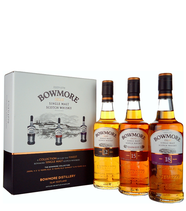 Bowmore Distillers Collection (12, 15, 18 Years) Sampler 3x20 cl, 60 cl, 42 % Vol. (Whisky), Schottland, Isle of Islay, Inmitten der wilden Schönheit Islays, der rauen See und den Winden der Hebriden wird Bowmore seit 1779 in Handarbeit hergestellt.  Im legendären 'No. 1 Vault', dem alten Stein-Gewölbe am Rande von Loch Indaal, vereinen sich der magische Charakter von Islay und Jahrhunderte alte Traditionen zu einem Single Malt Whisky mit komplexer Balance, milder Islay-Rauchigkeit, maritimer Mineralität und einer Fülle von frischen Steinobstaromen.  Dieses Bowmore Giftset besteht aus: 1 x 20 cl Bowmore 12 Years 