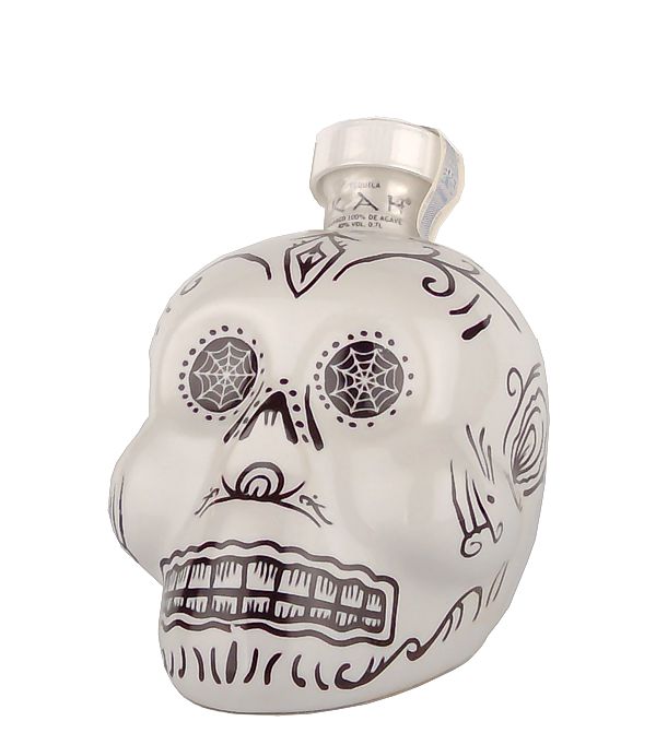 Kah Tequila Blanco, 70 cl, 40 % Vol., , Die einzigartigen Flaschen des aus Mexiko stammenden Kah Tequila sind ein Andenken an den Tag der Toten. An diesem traditionellen Feiertag gedenken die Mexikaner seit 3000 Jahren ihrer Vorfahren. Der Totenschädel steht dabei sowohl für Tod als auch für Wiedergeburt, während das Wort 'Kah' in der alten Maya-Sprache für 'Leben' steht.  Jede Flasche wird von Hand gefertigt und ist somit ein Unikat.   Kah Tequila ist als koscher zertifiziert.     Kah Tequila Blanco besticht durch seine intensiv süss