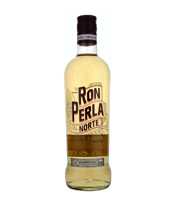 Perla del Norte Carta Blanca, 70 cl, 40 % Vol. (Rum), Kuba, Die Produktion der kleinen Schwester von Ron Havanna Club und Ron Arecha, aus dem Hause Jose Arechabala in Cardenas, wurde in den 1960iger Jahren eingestellt. Auf Grund der steigenden Nachfrage auf dem Weltmarkt nach kubanischem Rum wird nun auch Ron Perla del Norte wieder produziert. Mit einem neuen internationalem Design und 3 Brands tritt die “Perle des Nordens“ die Reise in die Welt der RUM-Kenner an.  „Sohn des Meeres“ nennt man diesen authentischen Rum, der natürlich gealtert und in Eichen