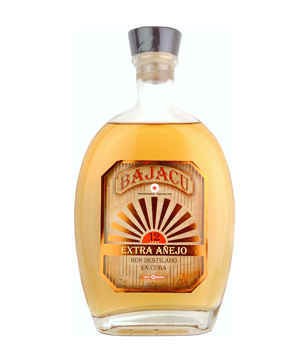 Bajacu Extra Añejo 12 Años, 70 cl, 40 % Vol. (Rum), Kuba, Dieser 12 Jahre alte Rum ist ein Produkt von höchster Qualität, das es schafft, die wahre Rumtradition Kubas einzufangen. Von kubanischen Rummeistern gereift und hergestellt, ist er ein  Ron Cubano, der sich durch seine Natürlichkeit auszeichnet.  <b>Gemeinschaftsprojekt:</b> Mit jeder verkauften Flasche geht ein Teil des Erlöses in ALBA Projekte auf Kuba.