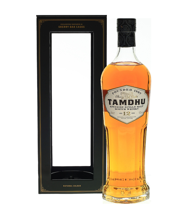 Tamdhu 12 Year Old Speyside Single Malt Scotch Whisky, 70 cl, 43 % Vol., Schottland, Speyside, Nothing describes Tamdhu Distillery better than the carefully selected Oloroso Sherry casks used to age their whiskeys.  This rare oak tree vouches for two great qualities: color and flavor. By the 12 years of aging in sherry casks gives this Speyside single malt its elegant color and rich and complex taste.   Nose: Iced cinnamon rolls, fresh sweet oak, hints of mint. Flavour: Silky, notes of banana, biscuit, sherry, oak. Finish: Long lasting, spicy, Dried fruits, Scottish toffee, hints of peat 