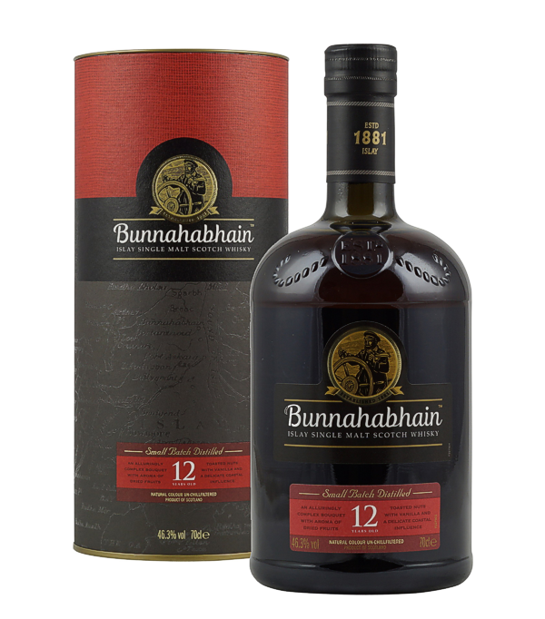 Bunnahabhain 12 ans Islay Single Malt Scotch Whisky, 70 cl, 46.3 % Vol., Schottland, Isle of Islay, Le Bunnahabhain 12 Year Old Islay Single Malt Whisky n`est pas aussi tourb et irrsistible qu`un Laphroaig ou un Ardbeg. Le Bunnahabhain 12 ans a un arme lger et frais avec une touche d`air marin et une pince de fume. Le got est doux avec des noix et malt avec un peu de tourbe. La finale est trs fruite.  Contrairement  de nombreux autres whiskies single malt d`Islay, il a beaucoup moins de tourbe et de fume dans le got. Et c`est ce qui distingue les Bunnahabhain 12. Le whisky Islay a