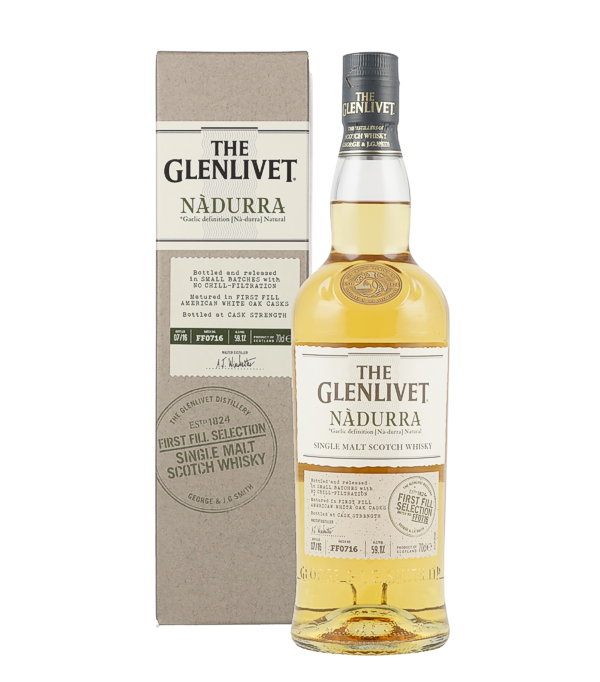 Glenlivet Ndurra First Fill Selection Batch FF0716, 70 cl, 59.1 % Vol. (Whisky), Schottland, Speyside, The series of Glenlivet Nadurra whiskeys gets a high-proof, new member in batch FF0716. The code stands for First Fill American White Oak Casks bottled in July 2016. However, Glenlivet does not mention an age for the new Nadurra. Thus, this Original Distillery Bottling remains a NAS Whiskey (No Age Statement).   The Glenlivet always balances the taste. Even with high drinking strengths, such as this cask strength, you manage to create a wonderful vanilla tone. Vanilla, fudge and Glenlivet`s usua