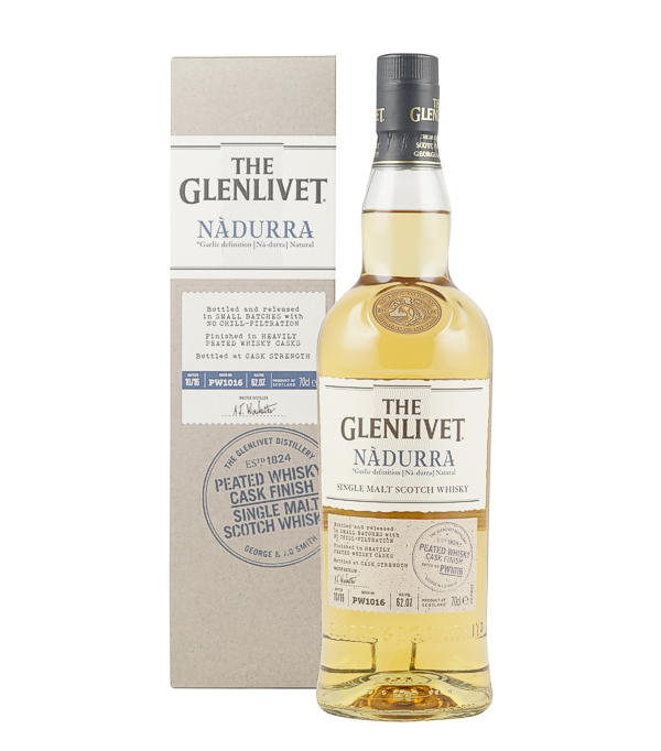 Glenlivet Nadurra Peated Whiskey Batch PW1016, 70 cl, 62 % Vol. (Whisky), Schottland, Speyside, The Nadurra Peated Whiskey Batch PW1016 is a very unusual Glenlivet whiskey with 62% vol. Unusual in that Speyside whiskey is not normally associated with the flavors of peat. This is where this Glenlivet Nadurra shows its unique selling proposition. The peat content is extremely noticeable in combination with the natural cask strength of 62% vol. The urgent note of peat comes through in the nose and reveals a new facet of Glenlivet. The unusual Glenlivet offers a warm taste that alternates betw