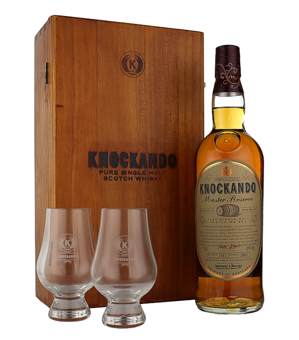Knockando 21 Years Old Master Reserve 1981/2002, 70 cl, 43 % Vol. (Whisky), Schottland, Speyside, The manager of the Knovkando distillery selected several of the best sherry casks for this blend.  Amber in color, it exudes intense notes of honey, praline and malted barley. On the palate it is surprisingly fresh, characterized by aromas of mint and aniseed. Its finish is carried by notes of nuts and gentle spices such as cinnamon, ginger and cumin.  Wooden box with 2 glasses.