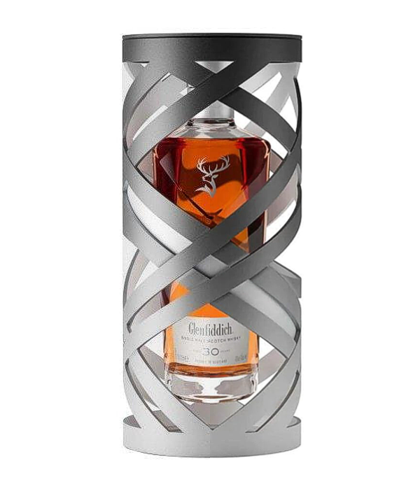 Glenfiddich 30 Years Old �Time Re:Imagined� Suspended Time, 70 cl, 43 % Vol. (Whisky), Schottland, The Glenfiddich 30 Years Old Time: Space Collection Suspended Time is an exceptional bottling that combines three decades of maturation with Macallan's signature elegance. As part of the exclusive Time: Space Collection, this whisky embodies patience, craftsmanship, and the importance of time in the creation of great single malts. Its extended maturation in carefully selected sherry casks imparts remarkable depth and complexity, while the elaborate presentation underscores its collector's appeal
