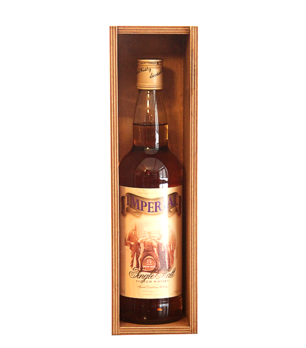 Imperial 15 Years Old Special Distillery Bottling - Allied 1985/2000, 70 cl, 46 % Vol. (Whisky), Schottland, Speyside, The Imperial Distillery was demolished in 2013 and in 2015 Chivas Brothers built the Dalmunach Distillery on the same site.  The 15 year old Imperial from Allied Distillers is the only official Imperial bottling. Otherwise only bottlings from Signatory Vintage and Gordon & McPhail can be found on the market.  Rare and an absolute collector`s item.